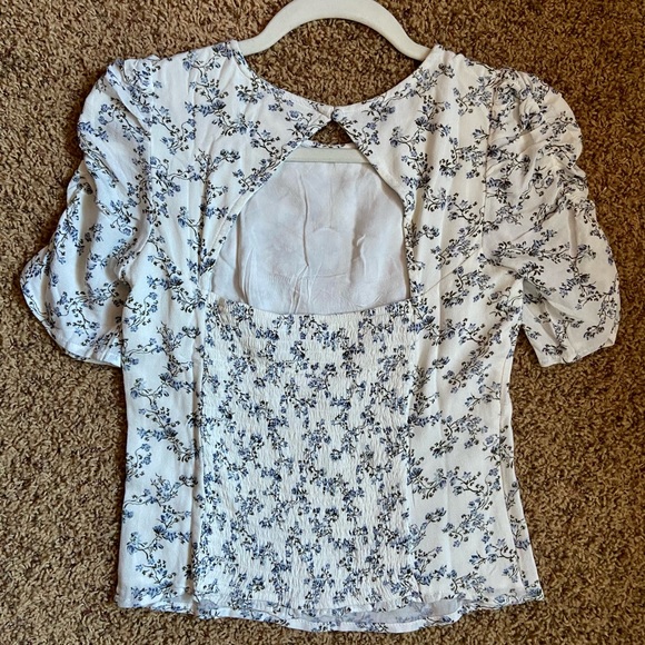 NWOT Puff-Sleeve Printed Tee - Picture 7 of 8